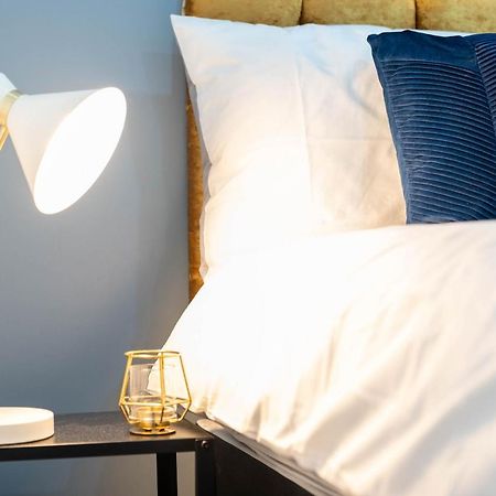 Chic Studio Oasis, West Midlands! Apartment Birmingham Ngoại thất bức ảnh