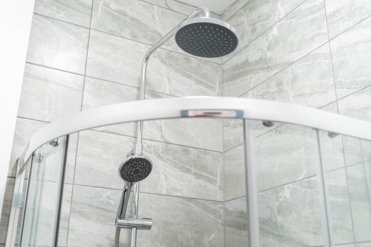 Chic Studio Oasis, West Midlands! Apartment Birmingham Ngoại thất bức ảnh